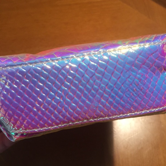 Iridescent Makeup Bag 💋💄👄 - Picture 8 of 8